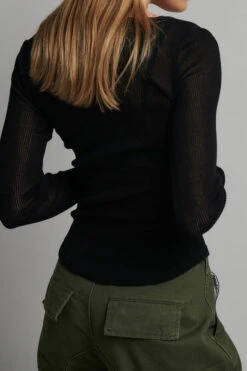 Xavier Button Top Black -Faithfull The Brand || Commando || Rebecca Vallance Shop 20220908 MartenAscenzo BayseBrand Ecommerce 012109890