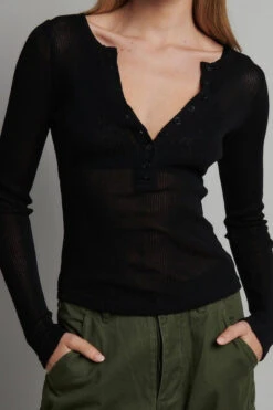 Xavier Button Top Black -Faithfull The Brand || Commando || Rebecca Vallance Shop 20220908 MartenAscenzo BayseBrand Ecommerce 012109902