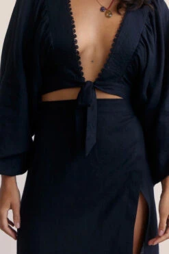 Batwing Tie Top -Faithfull The Brand || Commando || Rebecca Vallance Shop 220901 BOTEH APeeters 26 BATWINGTIETOP SPLITWRAPSKIRT 2809 2000x2 16770a85 672b 4b19 95c9 e041c55daffe