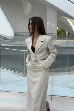 The Crop Blazer Beige