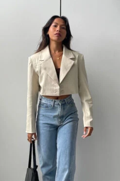 The Crop Blazer Beige 23 The Crop Blazer Beige -Faithfull The Brand || Commando || Rebecca Vallance Shop 67 2048x2048 6458b438 d073 4509 8e6a 85017b3078c2